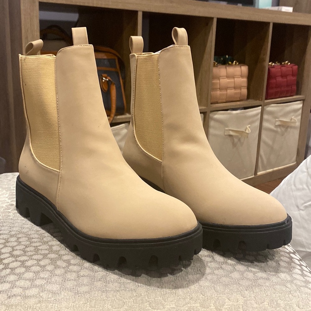 **BRAND NEW** Lug Sole Boots SZ 11